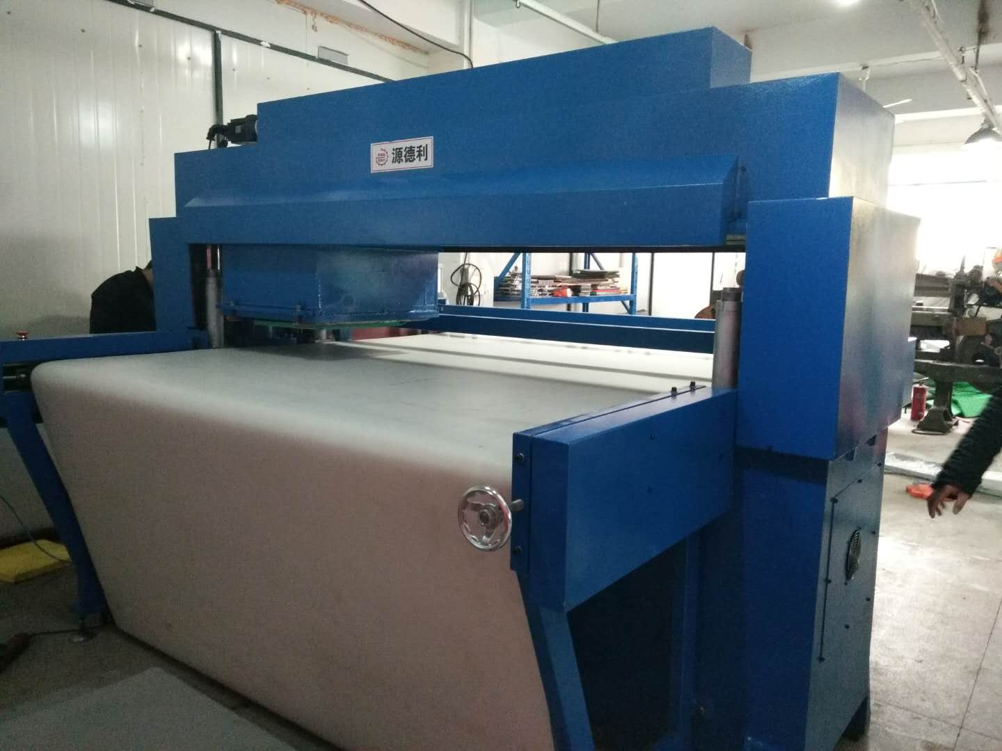 自動海綿龍門裁斷機