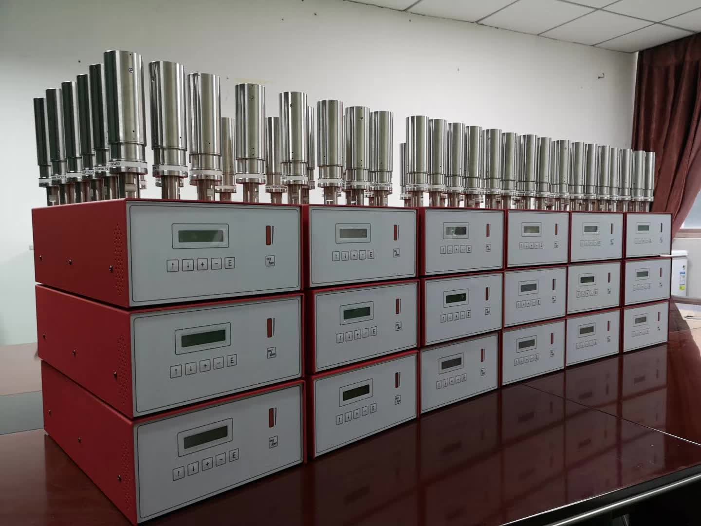 供應(yīng)汽車門板焊接機