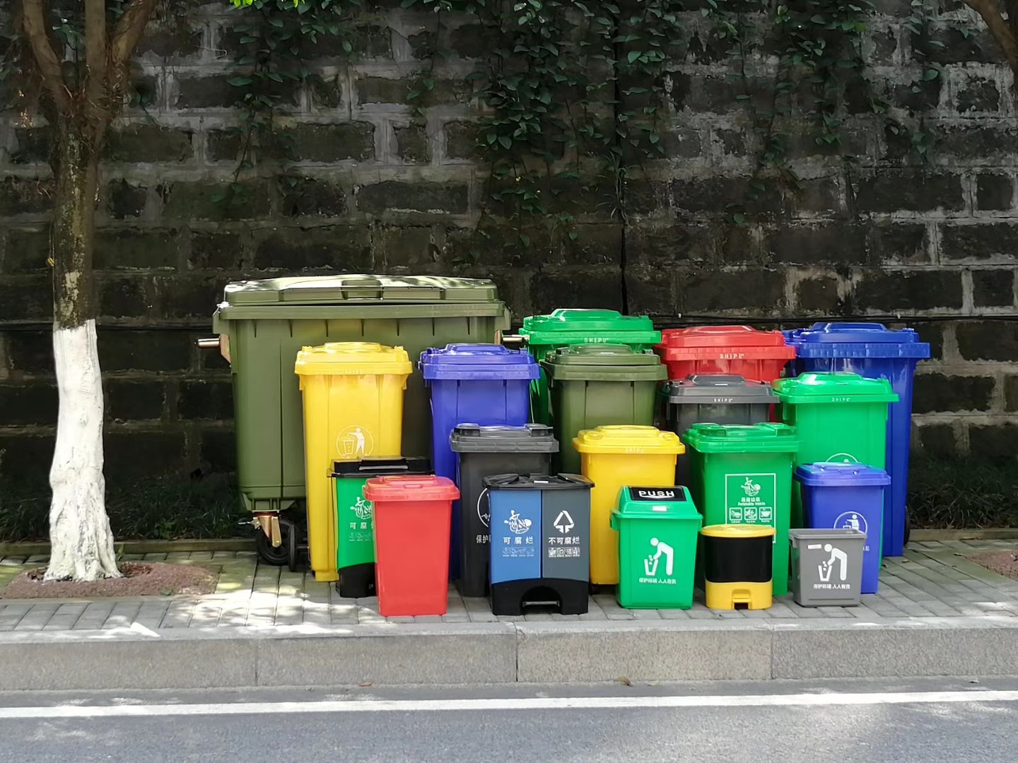 240l塑料腳踏式垃圾桶價(jià)格 廠家240l塑料腳踏式垃圾桶價(jià)格