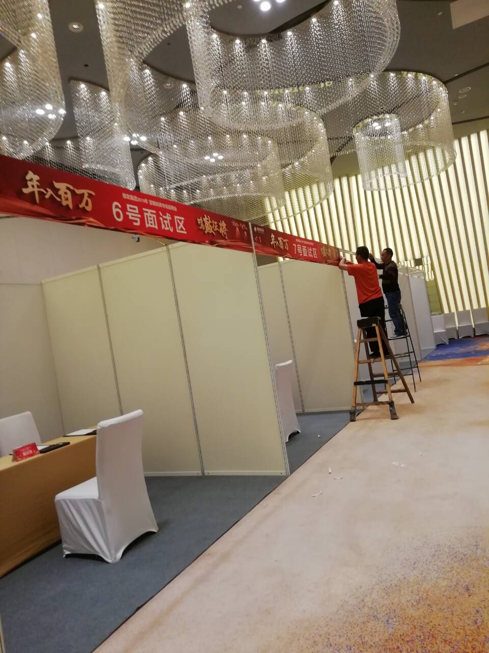 標(biāo)準(zhǔn)展位八棱柱標(biāo)攤出租