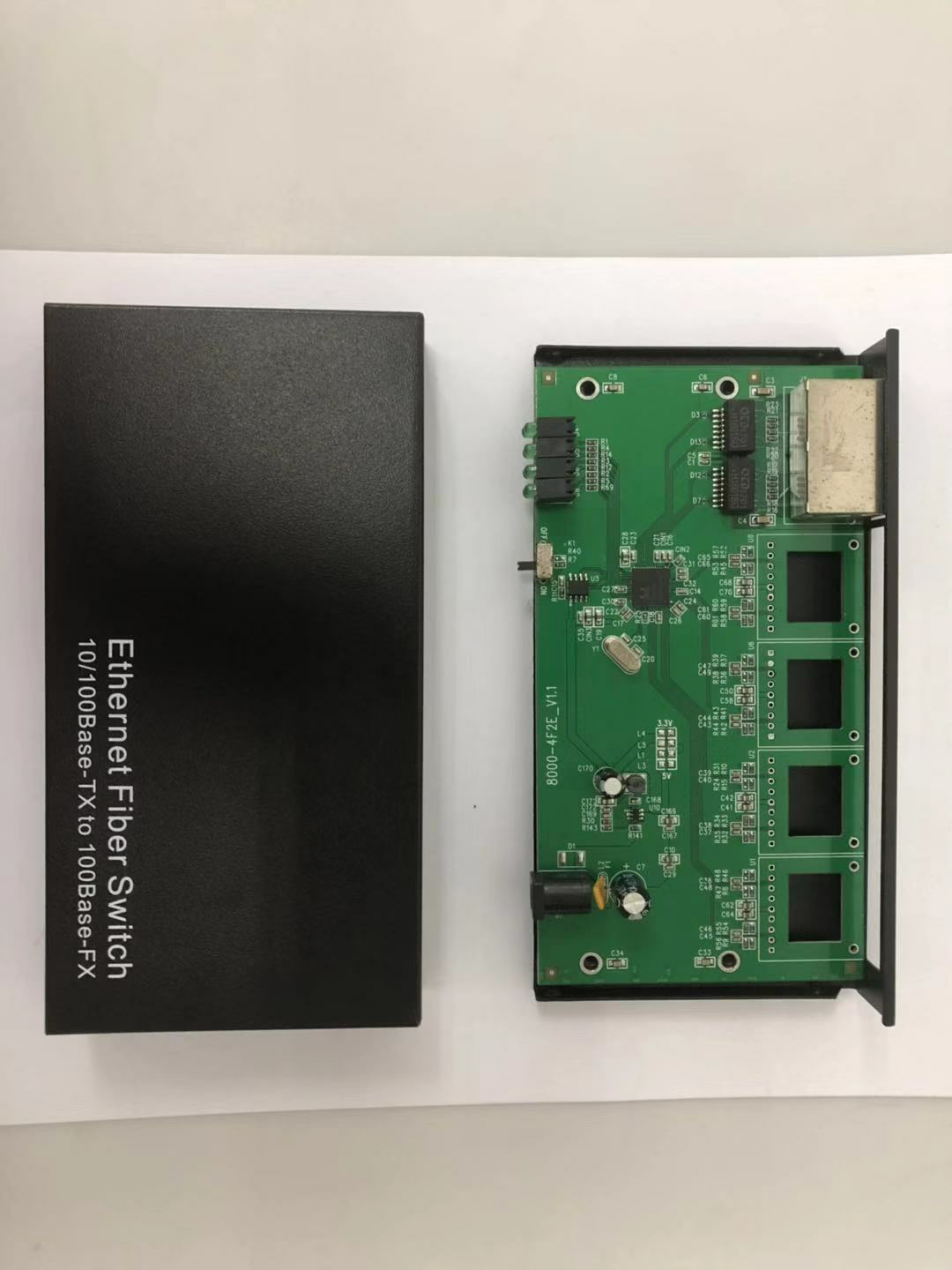 天地華杰 TD-SF42  百兆4光2電交換機