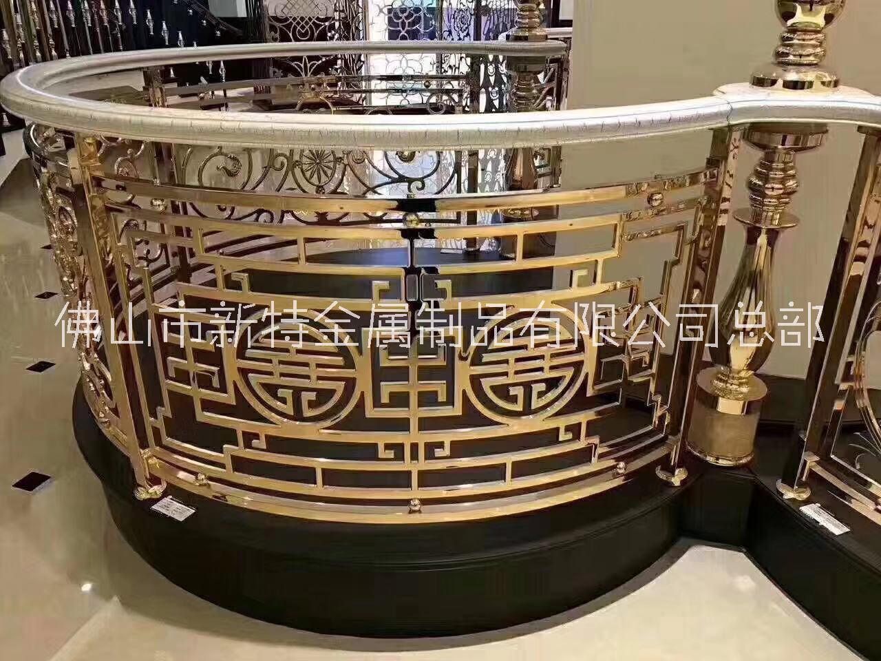泉州別墅裝修定做弧形旋轉(zhuǎn)金屬樓梯護(hù)欄效果圖
