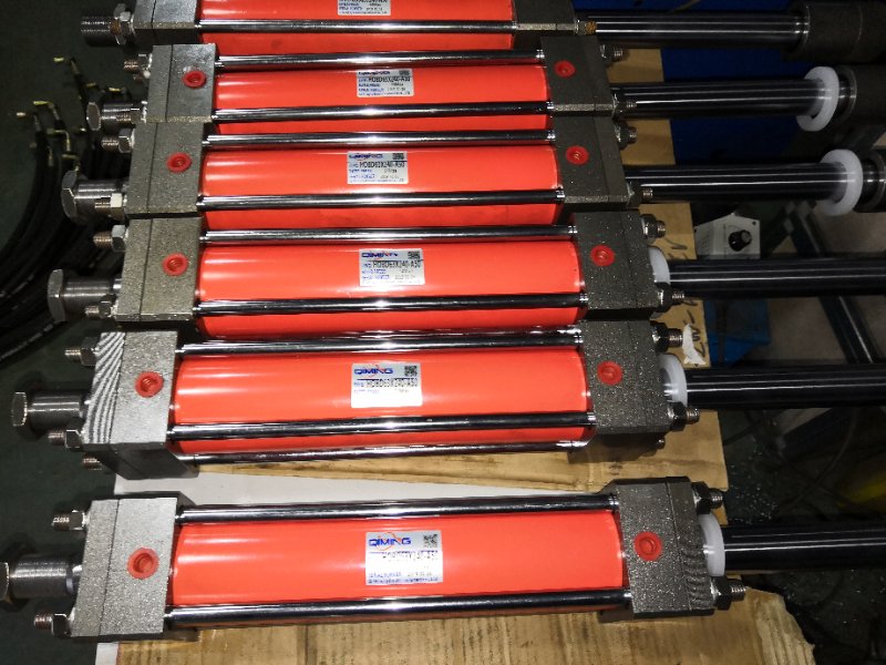 浙江冶金液壓油缸批發(fā)價格，浙江工程多節(jié)液壓油缸供貨商，熱銷型中空液壓回轉(zhuǎn)油缸