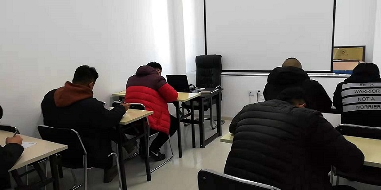 現(xiàn)在學java的人還多嗎？java的地位如何