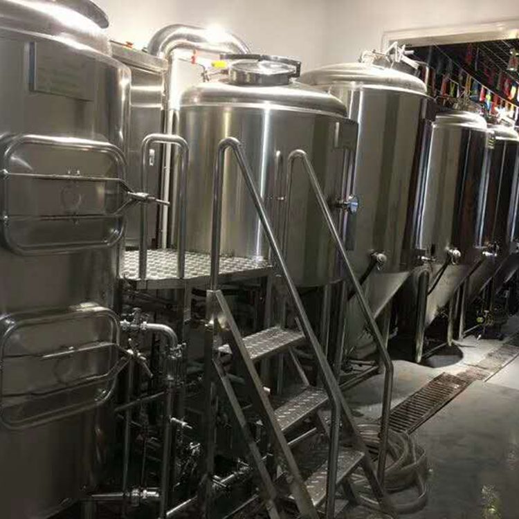 中小型精釀啤酒設(shè)備，鮮啤酒制造設(shè)備