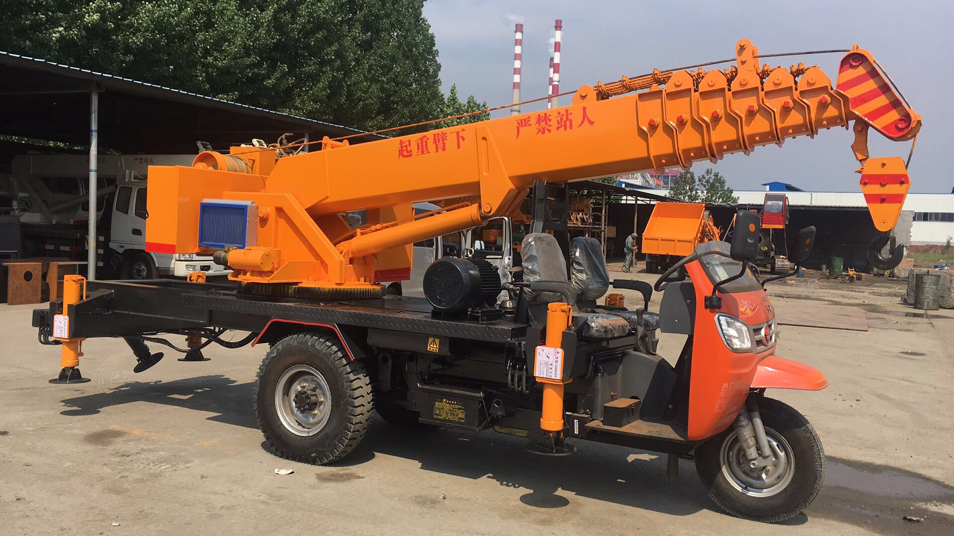 三輪吊車  三輪吊車報(bào)價(jià) 三輪吊車批發(fā) 三輪吊車供應(yīng)商 改裝三輪吊車