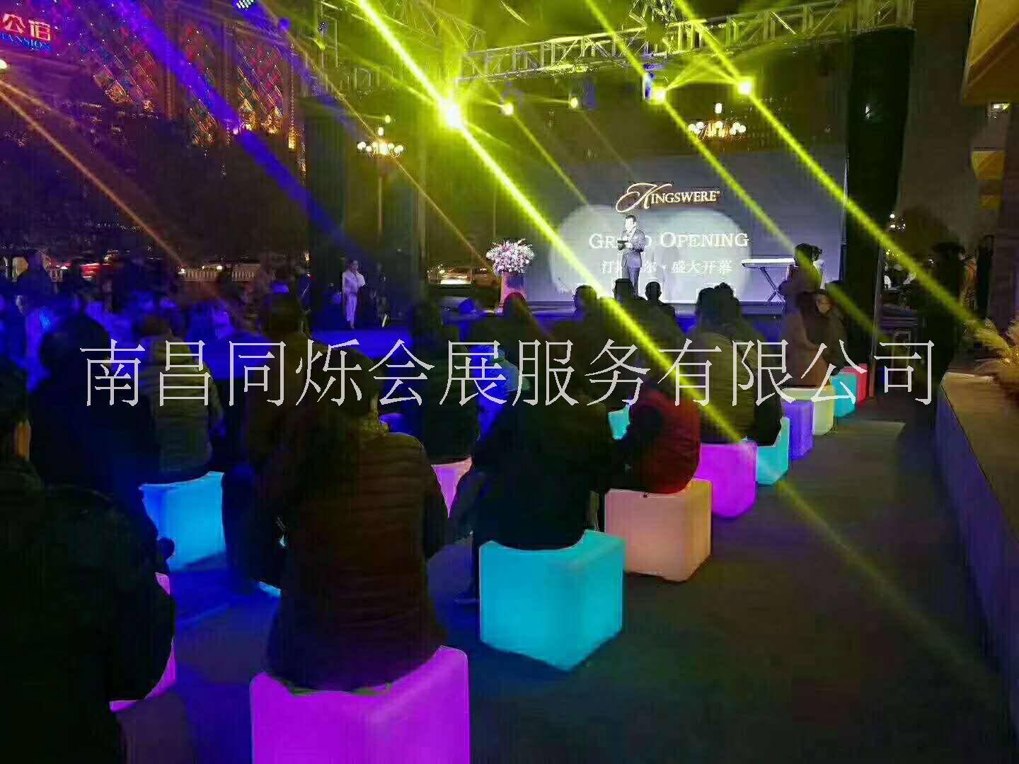 發(fā)光吧臺出租  發(fā)光凳出租  發(fā)光球出租