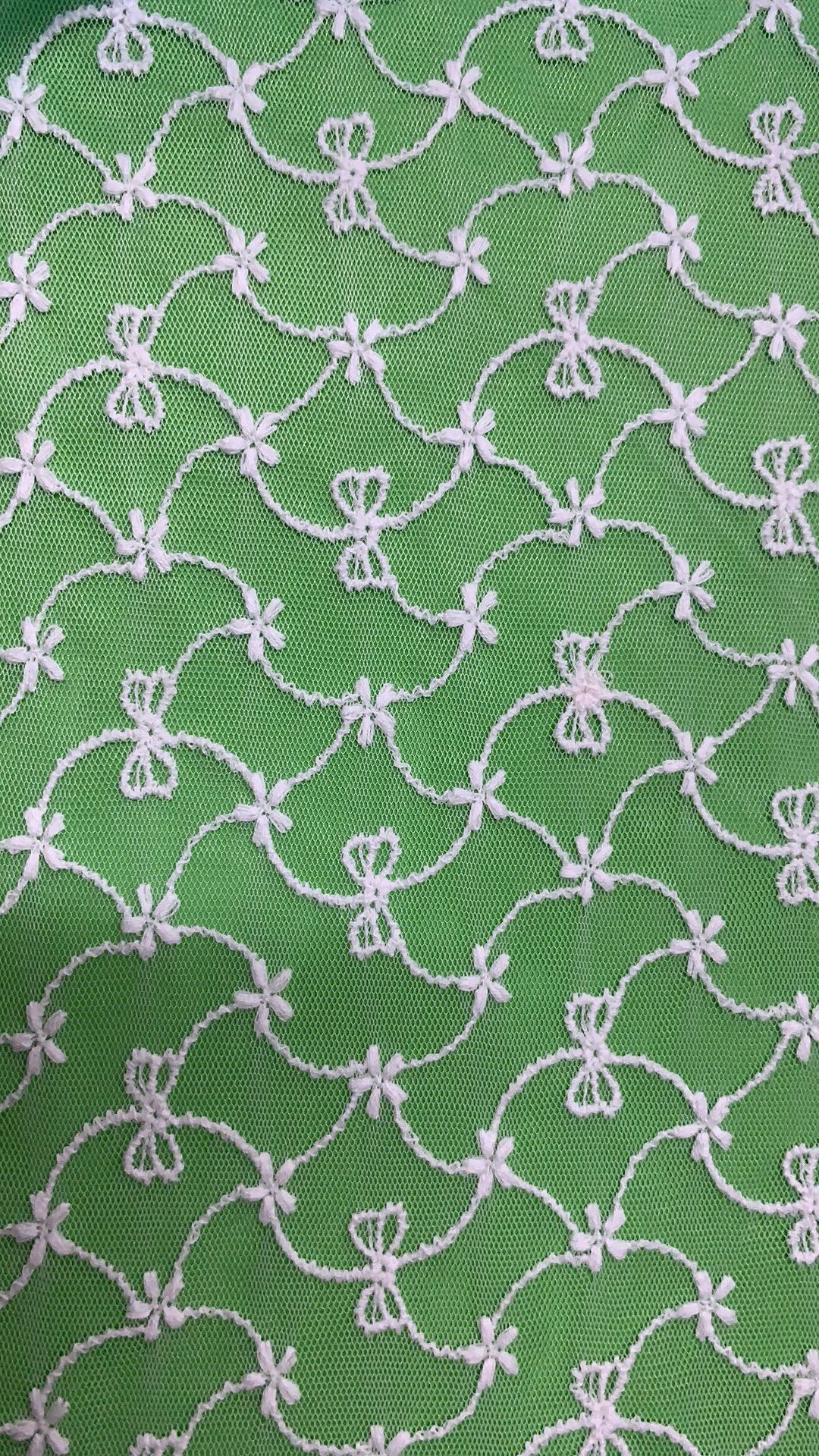 水溶花邊網(wǎng)布刺繡花邊面料 刺繡花邊面水溶花邊生產(chǎn)廠家網(wǎng)布繡花面料繡花廠家