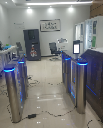 生物識(shí)別設(shè)備廠家7寸人臉識(shí)別閘機(jī)伴侶 7寸面部識(shí)別閘機(jī)伴侶 7寸人臉識(shí)別閘機(jī)伴侶