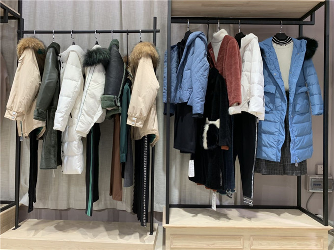 供應(yīng)紛漫品牌折扣店貨源廣州折扣女裝批發(fā)