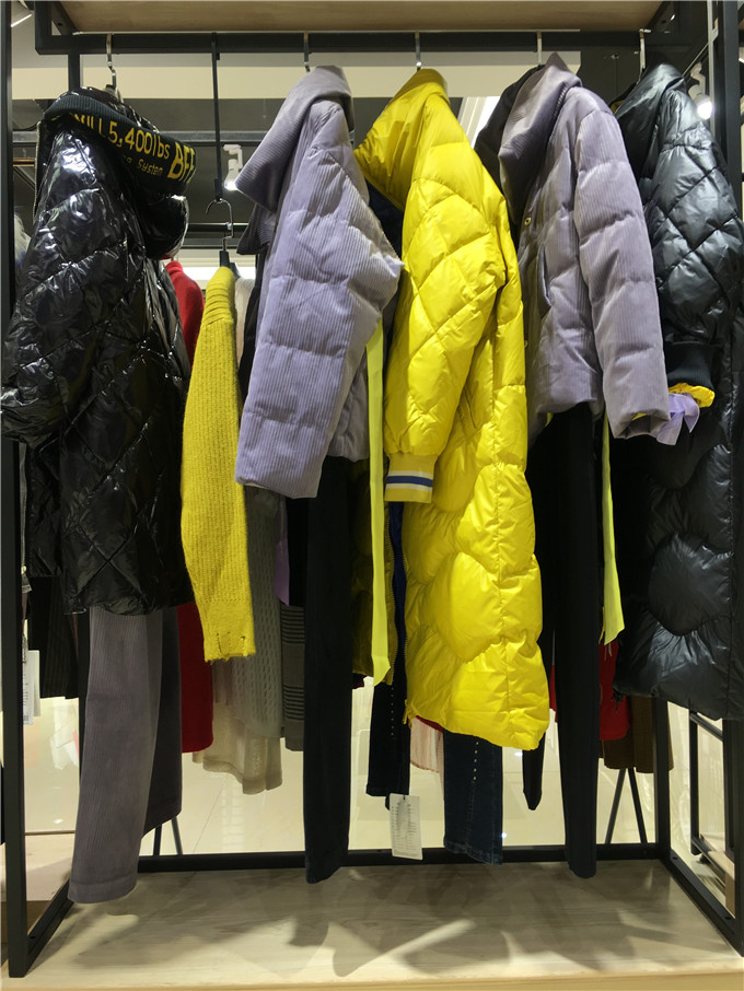 供應(yīng)GUSY古茜品牌折扣尾貨女裝