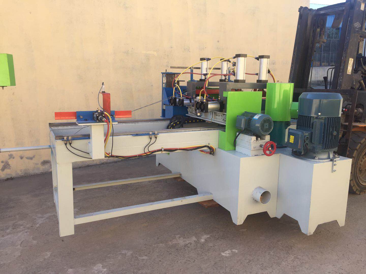 接木方機(jī)器多少錢 供應(yīng)接木梳齒機(jī)全自動(dòng)雙端梳齒機(jī) 帶涂膠設(shè)備