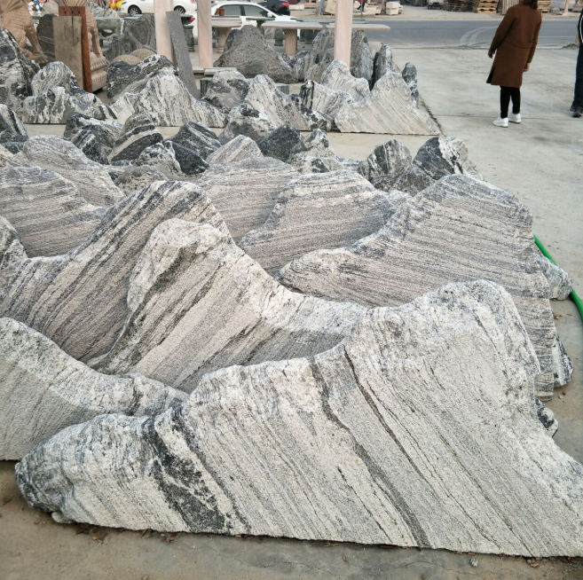 廠家供應(yīng)草坪石景觀石景觀石自然石雪浪石片石組合擺件 河沖石