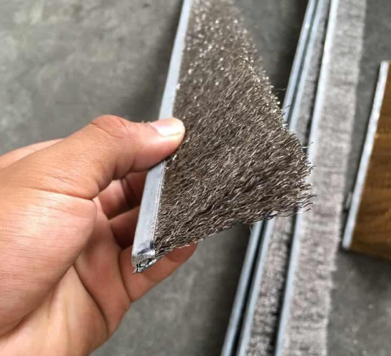供應(yīng)不銹鋼條刷 鍍銅絲毛刷條 尼龍絲均可定制條刷廠家