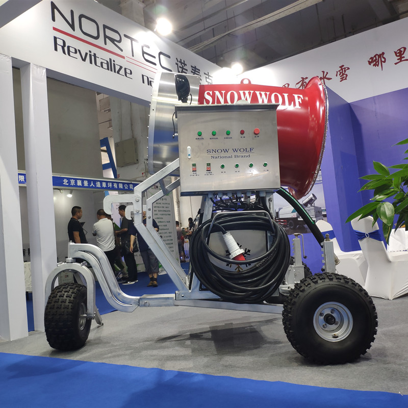 小型造雪機(jī)滑雪場(chǎng)冬季新型造雪機(jī)廠家及價(jià)格 諾泰克造雪機(jī)設(shè)備 諾泰克新型造雪機(jī)