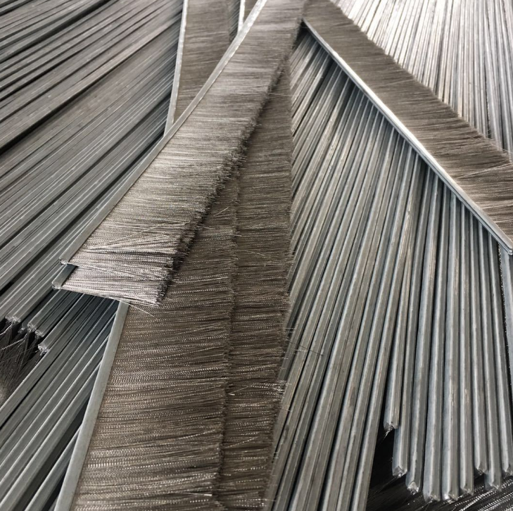 廠(chǎng)家直銷(xiāo)鋼絲不銹鋼絲各類(lèi)條刷 工業(yè)防塵密封鐵皮毛刷條可定制