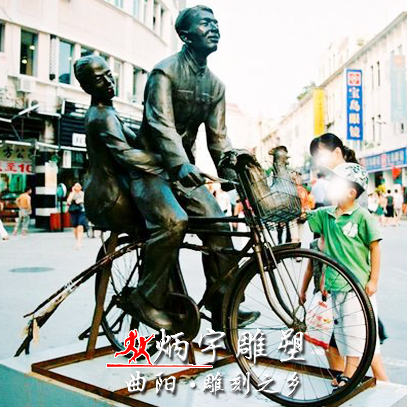 民俗人物雕塑鑄銅雕塑定制 古代打更巡邏人物雕塑 騎自行車人物雕塑 雕花人物雕塑 制作陶瓷工藝流程雕塑 民俗文化雕塑