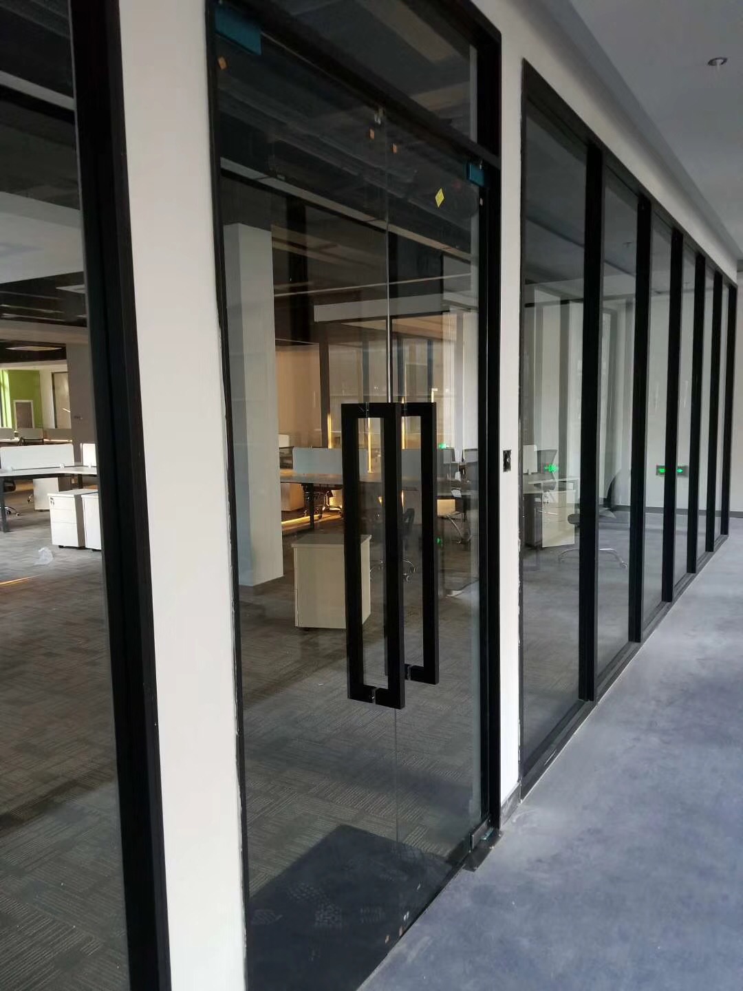 玻璃隔斷廠家，北京高隔斷批發(fā)，單玻雙玻帶百葉隔斷訂做廠家