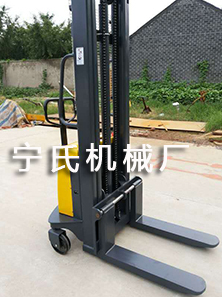 半電動叉車商家