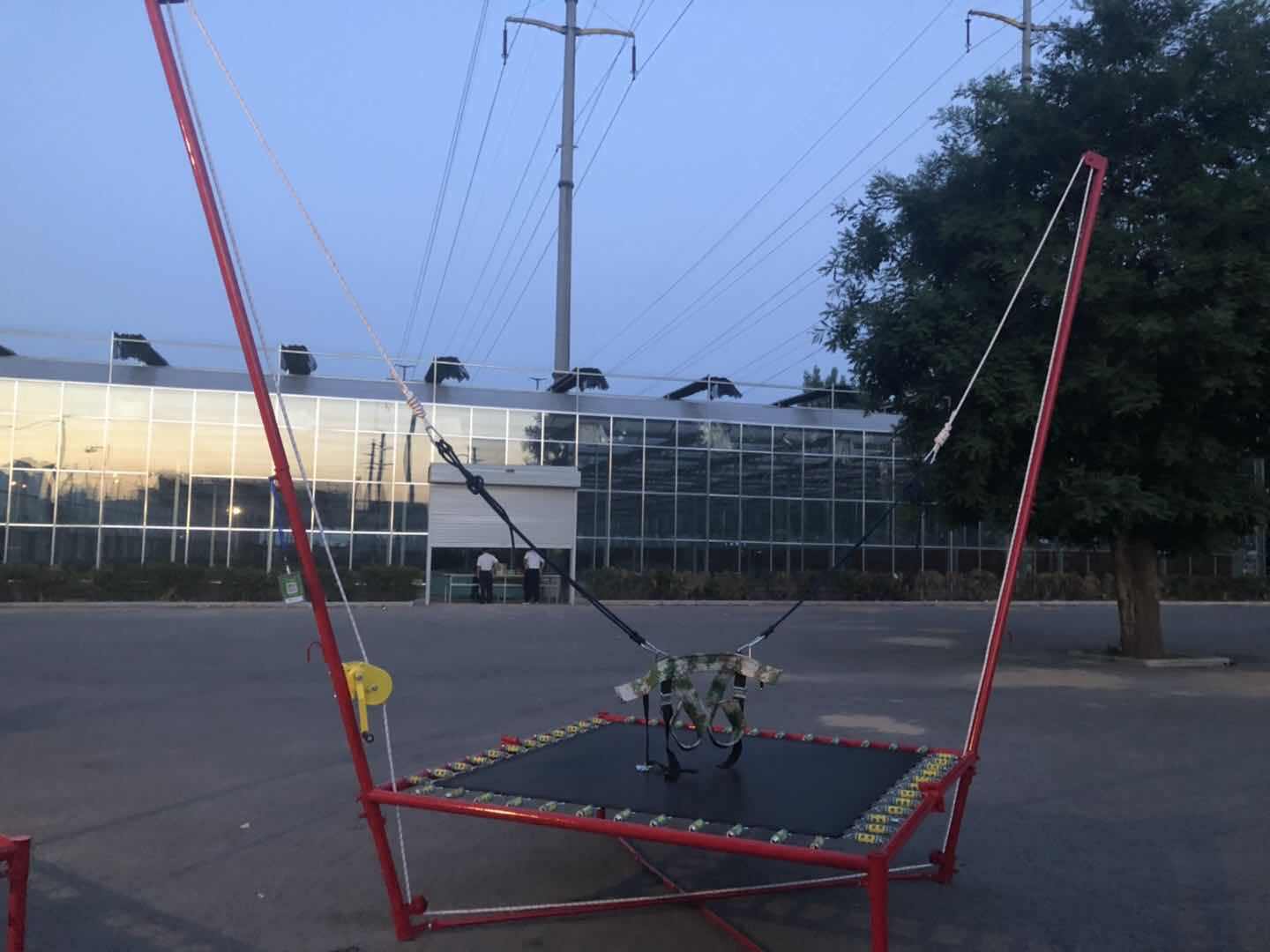 山東濟(jì)南室外豪華手搖鋼架蹦極廠家