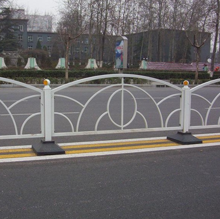 可定制京式道路護(hù)欄廠家、中央m型防撞護(hù)欄、價(jià)格、供應(yīng)商
