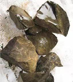 棕色古馬龍樹脂