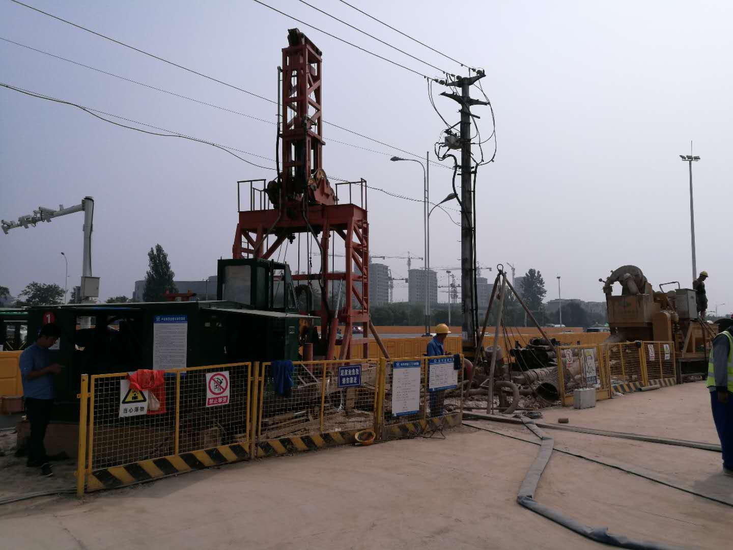 濟(jì)南沖擊反循環(huán)鉆機(jī)廠家電話，濟(jì)南專業(yè)生產(chǎn)沖擊反循環(huán)鉆機(jī)廠家，濟(jì)南沖擊反循環(huán)鉆機(jī)報價價格