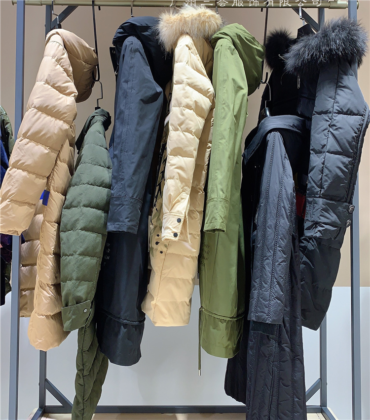 *女裝品牌埃文羽絨服中長(zhǎng)款女品牌折扣女裝批發(fā)折扣店女裝貨源
