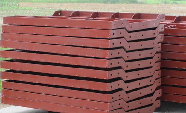 鋼模板在使用過程中進(jìn)行多重保護(hù)