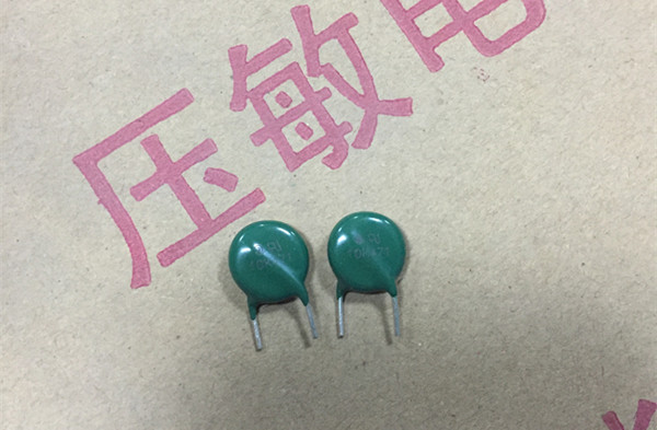 壓敏電阻器，浪涌保護(hù)器