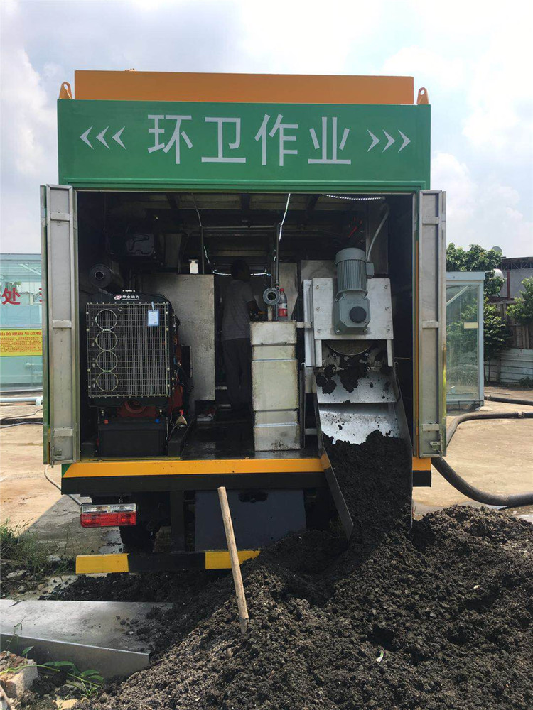 環(huán)保吸糞車化糞池?zé)o害化清理設(shè)備