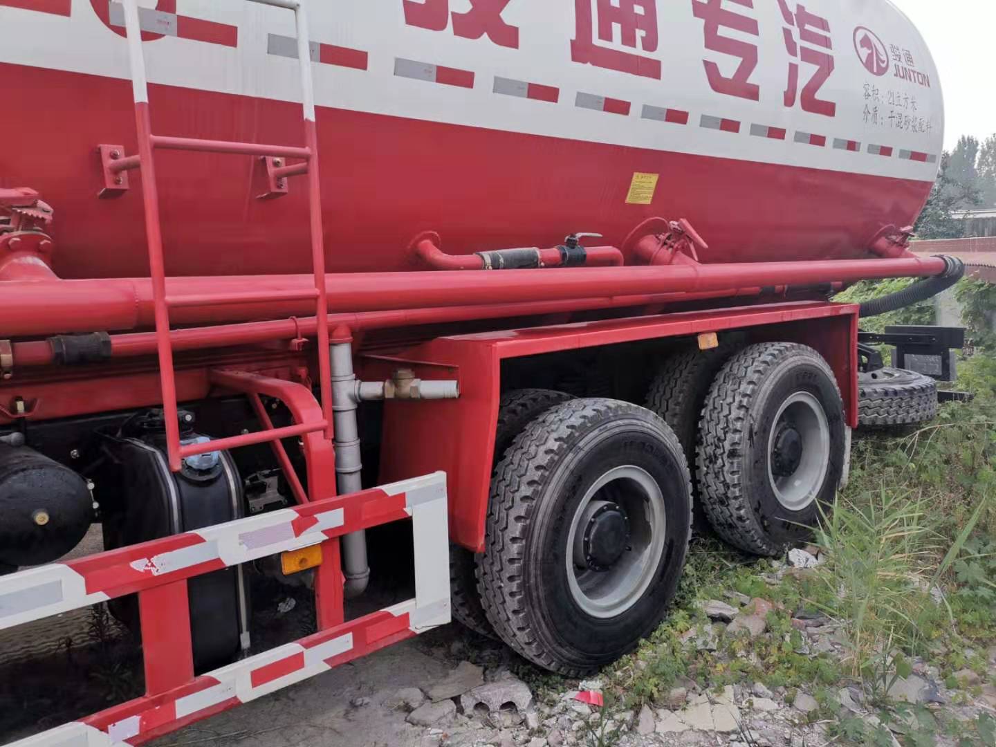 零公里庫(kù)存德龍砂漿罐車(chē)*出售