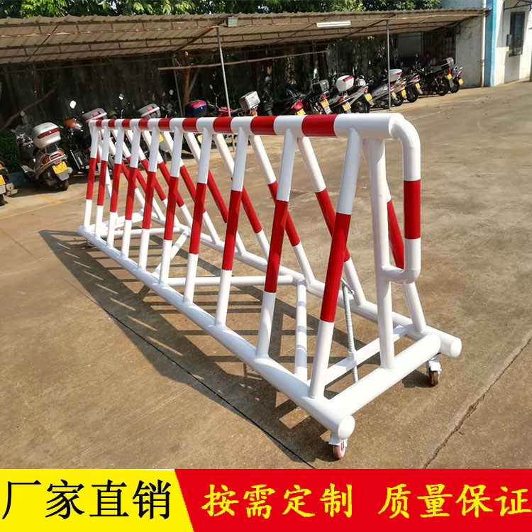 拒馬三腳架圍欄重型移動擋車桿安全隔離欄帶刺護(hù)欄學(xué)校訂制三角型鋼管防撞護(hù)欄