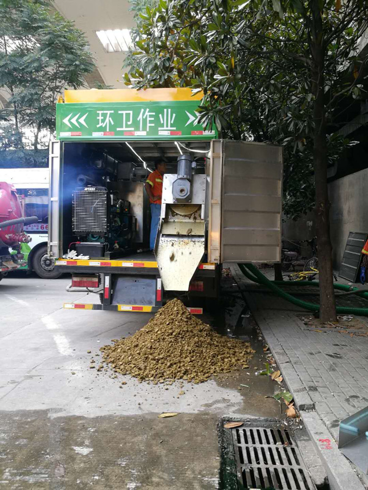 專(zhuān)業(yè)快速 品牌多功能吸污車(chē) 直抽直排多功能吸污車(chē) 化糞池清掏車(chē)
