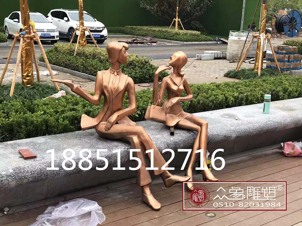 露天廣場游玩玻璃鋼仿銅人物雕塑
