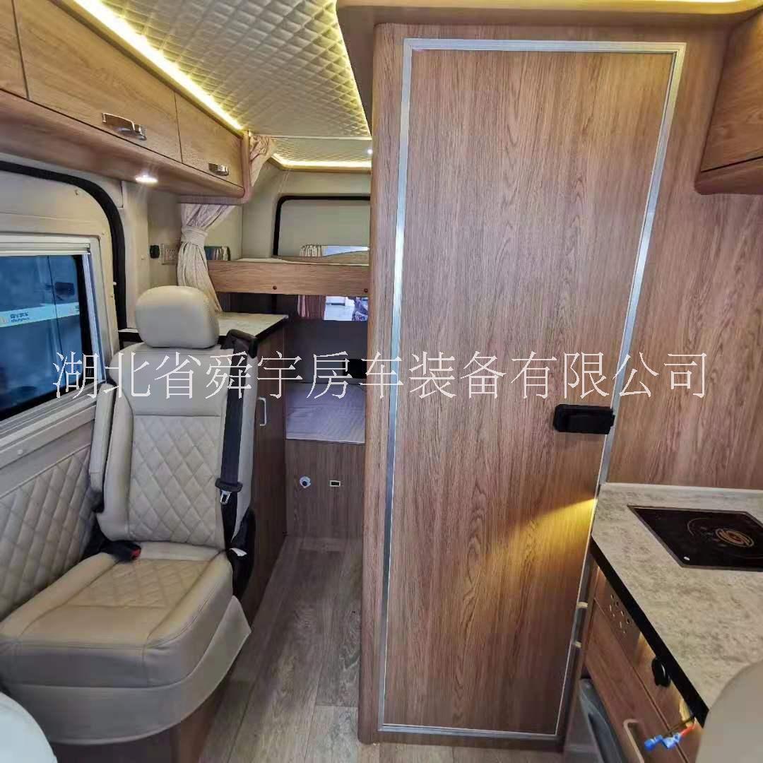 舒適兩張床--東風(fēng)御風(fēng)短B型房車