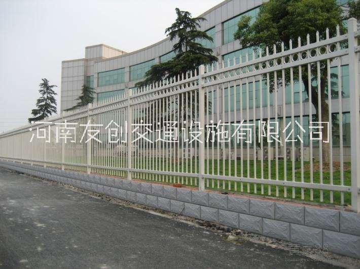 鐵藝方管別墅防護(hù)隔離欄小區(qū)圍墻鋅鋼護(hù)欄 廠區(qū)庭院鋅鋼圍欄學(xué)校圍墻護(hù)欄