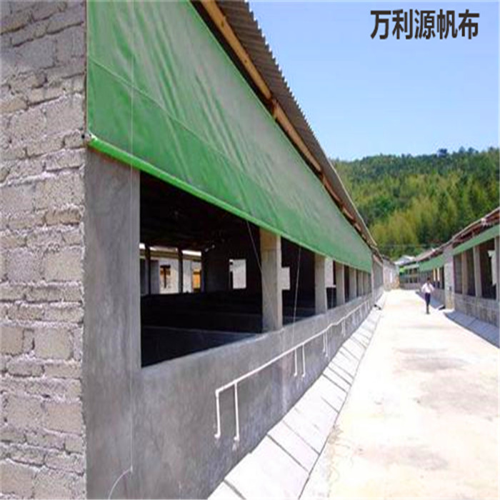 專業(yè)定做上下層養(yǎng)牛場卷簾布 -設(shè)計(jì)安裝養(yǎng)殖場防風(fēng)布-廠家直銷羊場卷簾布