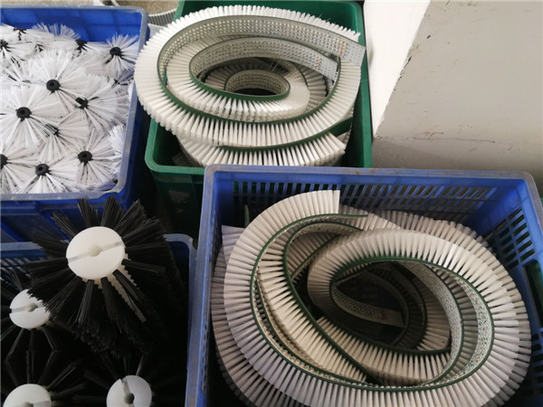 廠家供應(yīng)橡膠軟條刷價(jià)格 尼龍絲條刷廠家 *訂購密封電梯毛刷