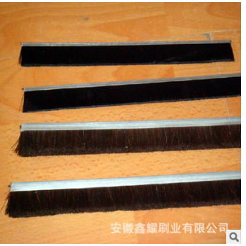 條型毛刷 除塵條刷價(jià)格 批發(fā)五金辦公家具條刷 長(zhǎng)期供應(yīng)L形鋁條刷 門底密封條刷