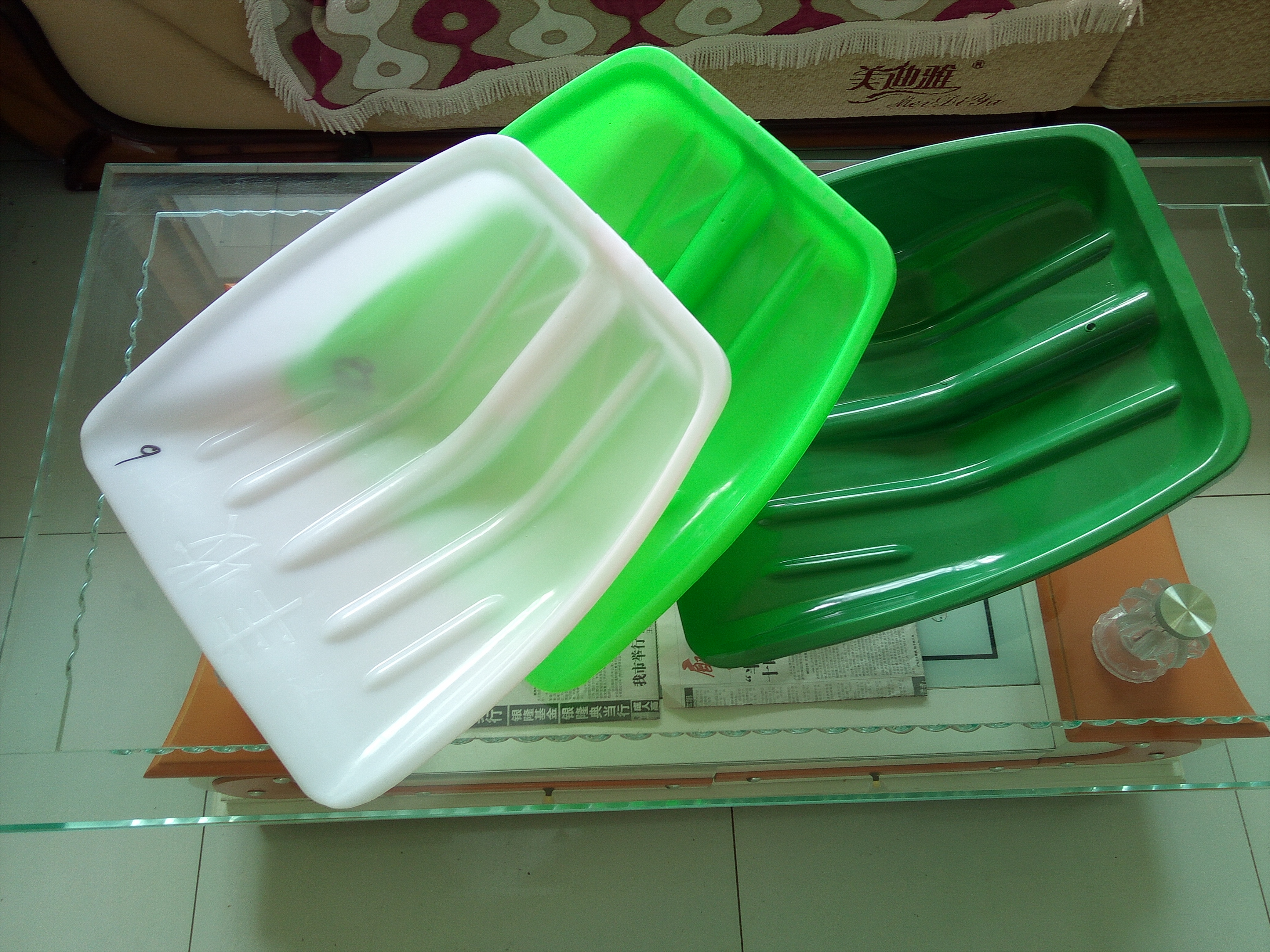 廠家直銷塑料鍬，防爆鍬。除雪鍬。鋼化鍬。