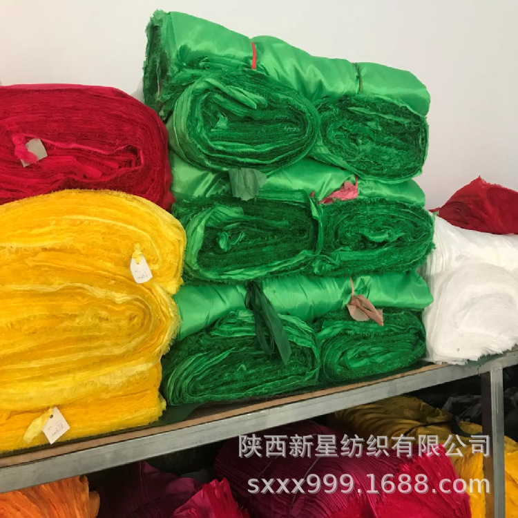 特價(jià)批發(fā)彩旗綢紅布150cm大紅綢彩旗布料剪彩大紅花綢黃 綠藍(lán)  廠家直銷大紅綢彩旗布料