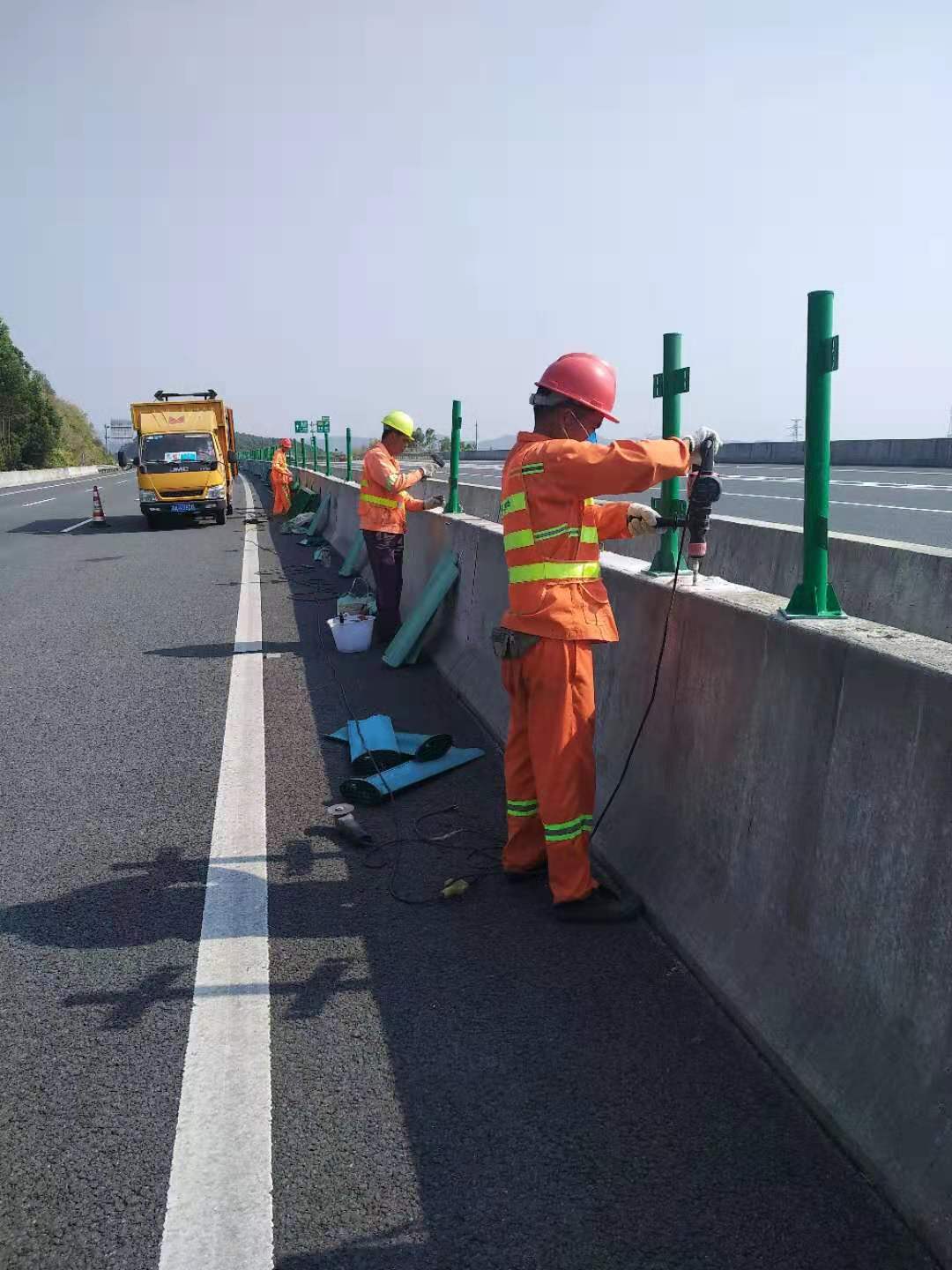 防眩護欄網(wǎng)高速公路