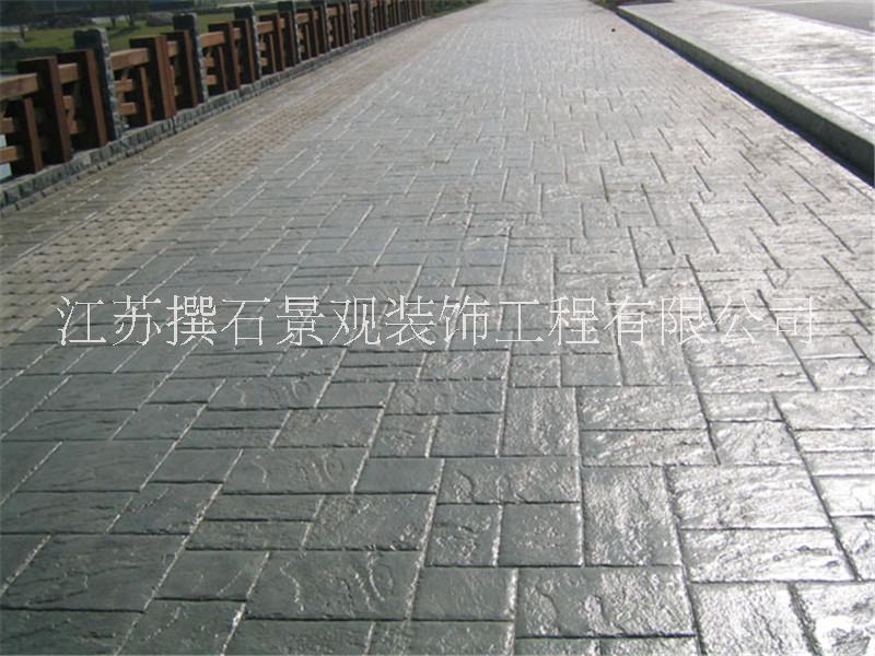 淮安混凝土壓印地坪材料廠家直銷承攬藝術(shù)壓花地坪工程