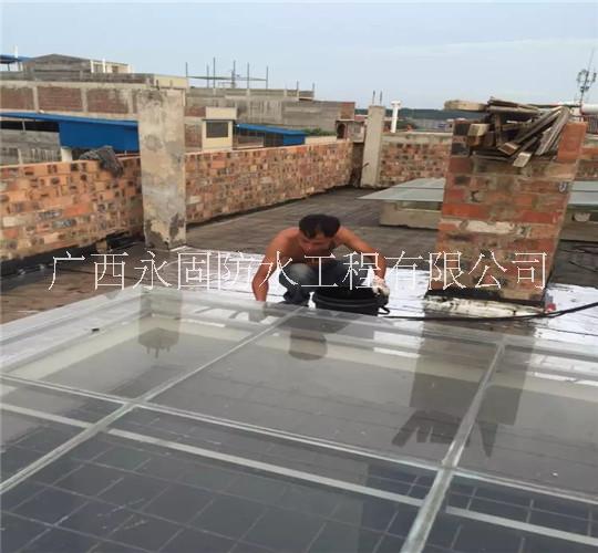 房頂防水補漏、南寧房頂漏水補漏、南寧市專業(yè)樓頂補漏、南寧屋頂補漏公司