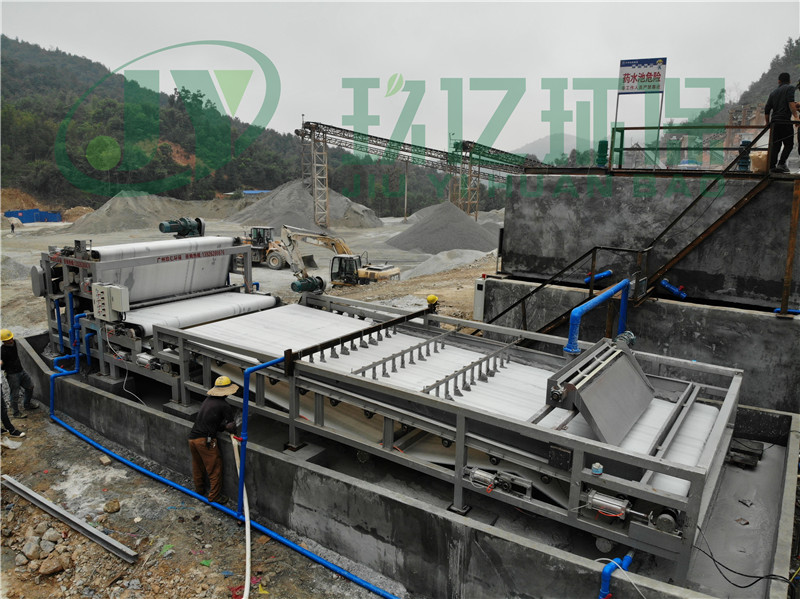 廣西洗沙泥漿處理設(shè)備帶式壓濾機(jī)