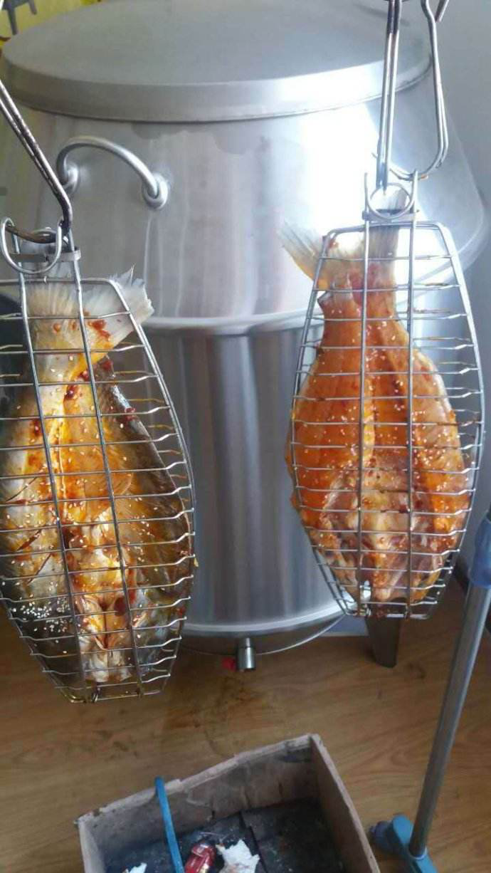 旋轉(zhuǎn)烤魚(yú)培訓(xùn)烤魚(yú)做法培訓(xùn)班學(xué)二送三