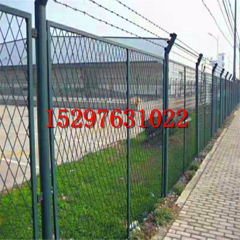 圈地圍欄網(wǎng) 高速公路護(hù)欄網(wǎng)  鐵網(wǎng)圍墻安全防護(hù)網(wǎng)廠家 焊接隔離柵