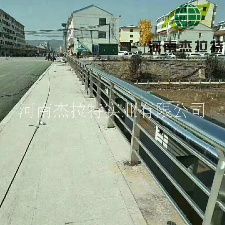 *洛陽橋梁護(hù)欄 河道護(hù)欄 景觀護(hù)欄提供專安裝人員
