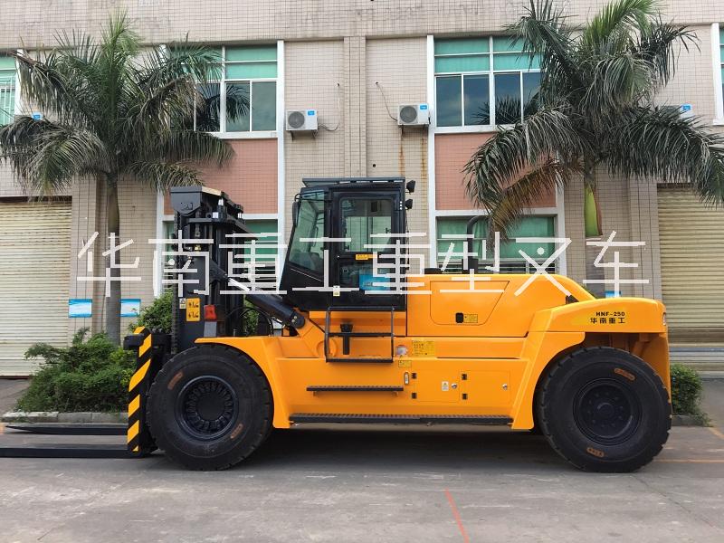 鋼卷25噸叉車|質(zhì)量可靠華南重工25噸叉車批發(fā)價(jià)